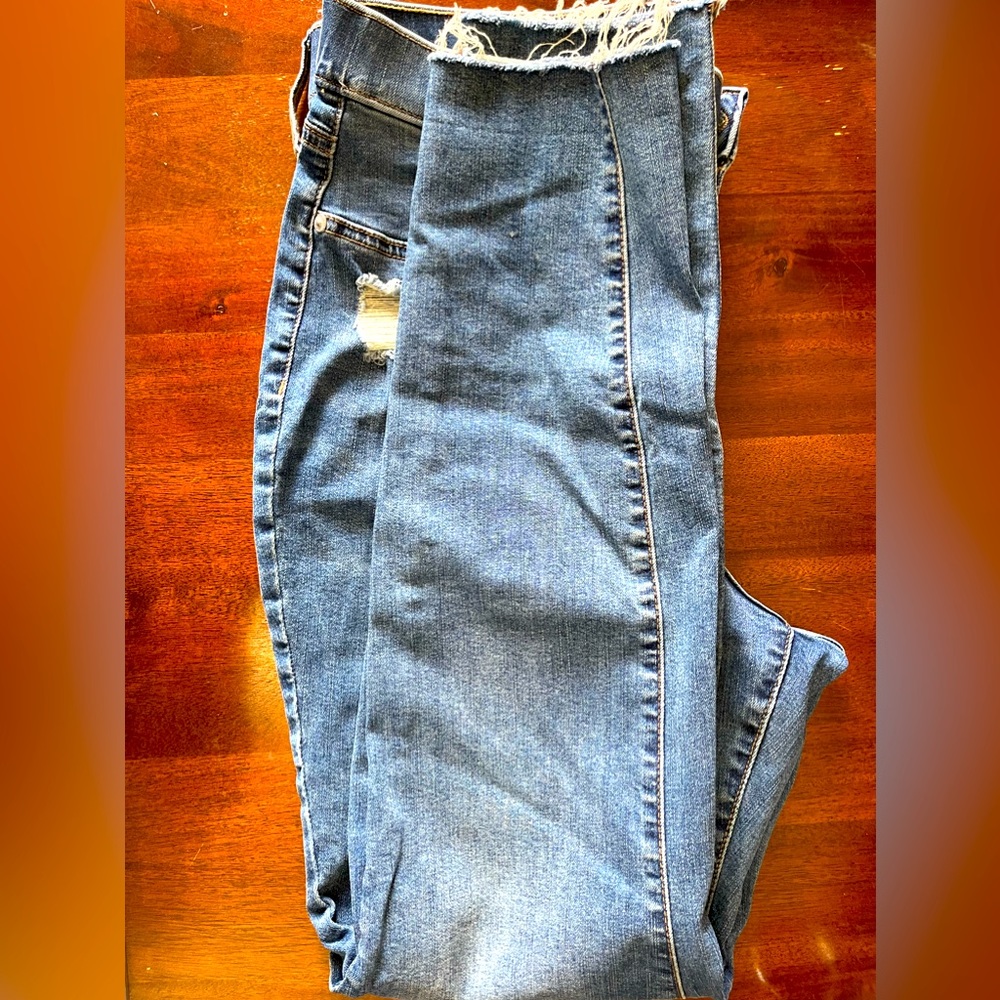 Wonderly -pull on jegging with distressing.